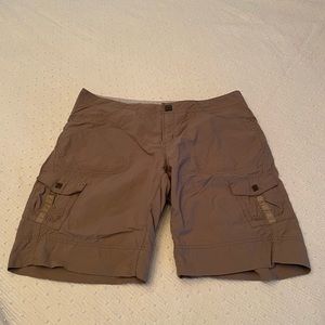 Women’s mountain hardware hiking shorts